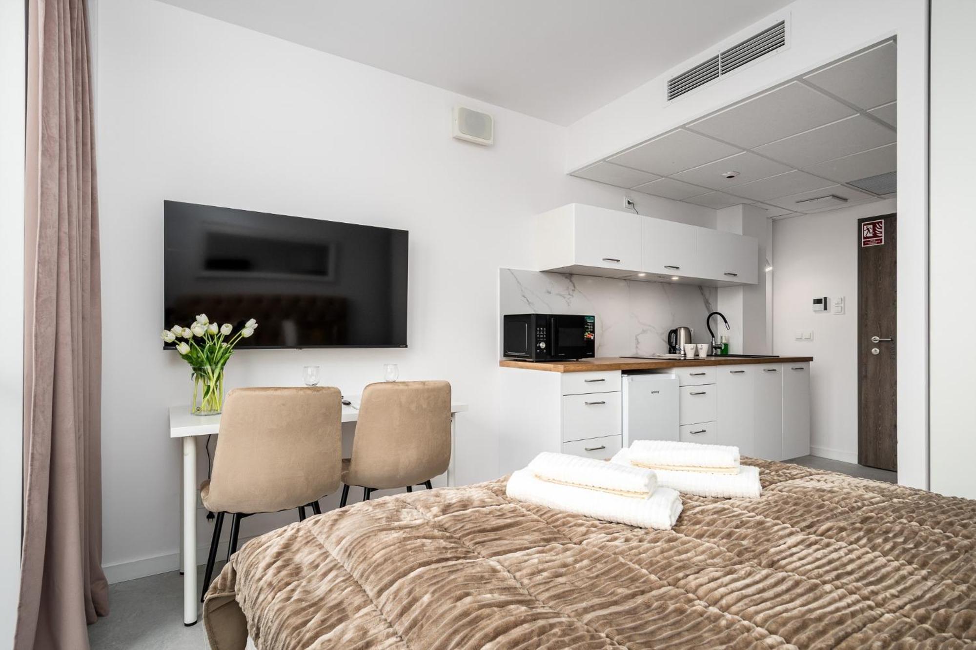 Pileckiego 59 Free Parking By Perfect Warschau