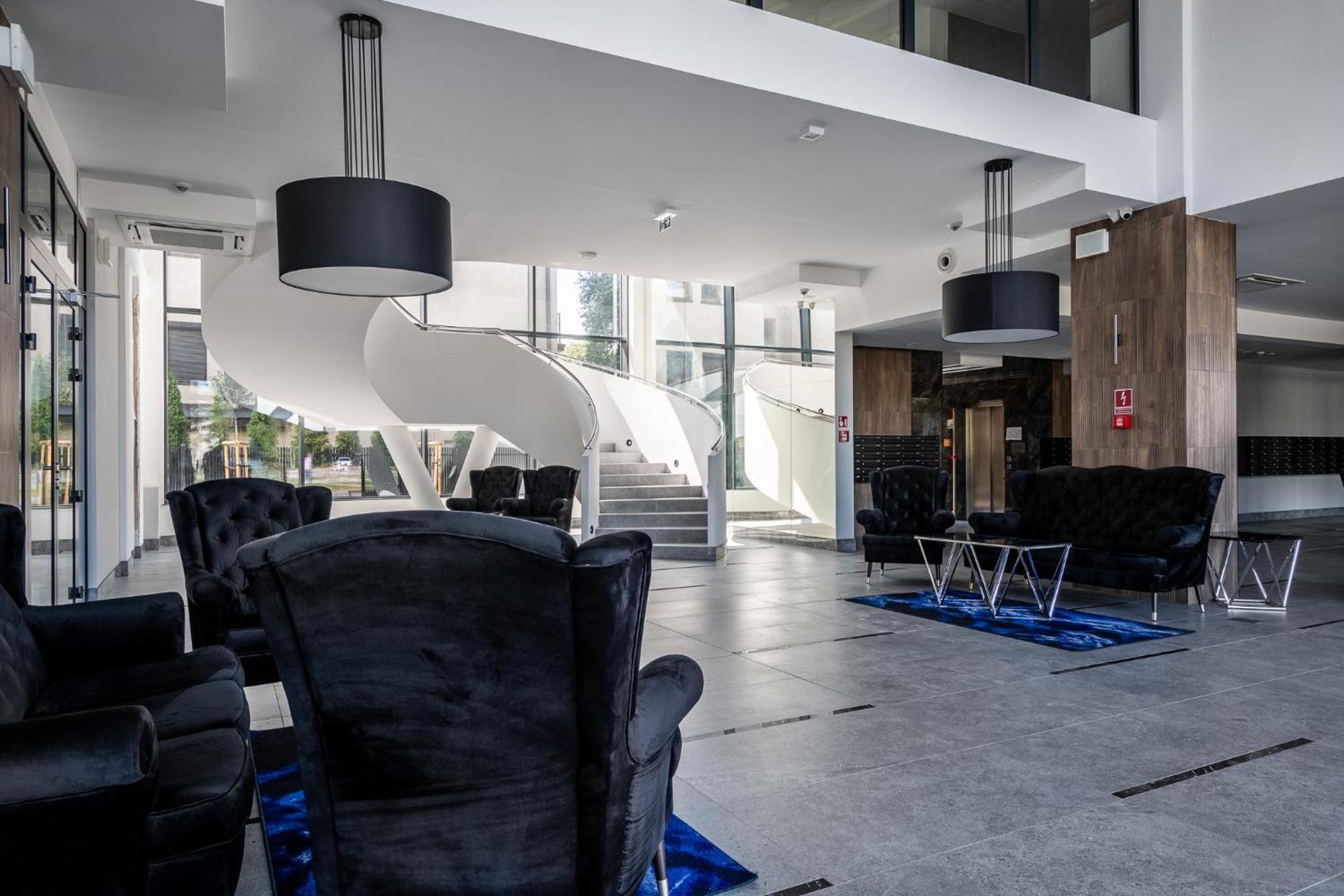 Pileckiego 59 Free Parking By Perfect Warschau
